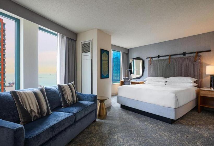اتاق لوکس با تخت بزرگ, Sheraton Grand Chicago Riverwalk