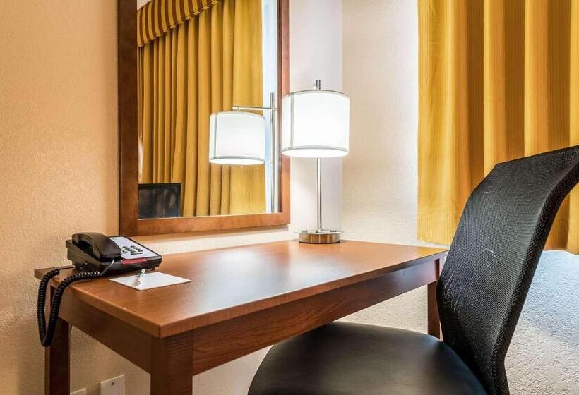 اتاق استاندارد با چشم‌انداز استخر, Surestay Hotel By Best Western Wenatchee