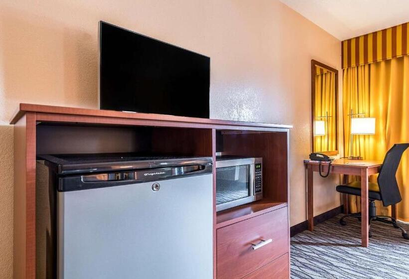 اتاق استاندارد با چشم‌انداز استخر, Surestay Hotel By Best Western Wenatchee
