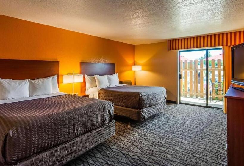 اتاق استاندارد با چشم‌انداز استخر, Surestay Hotel By Best Western Wenatchee