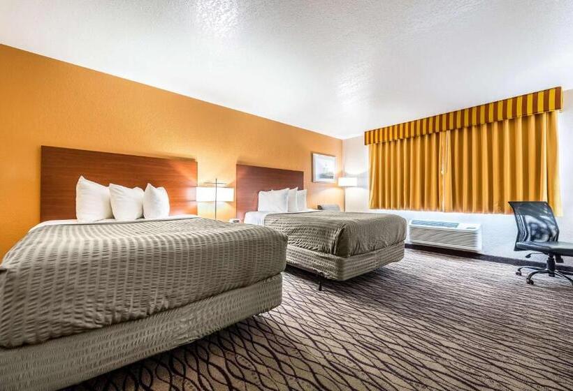 اتاق استاندارد با چشم‌انداز استخر, Surestay Hotel By Best Western Wenatchee