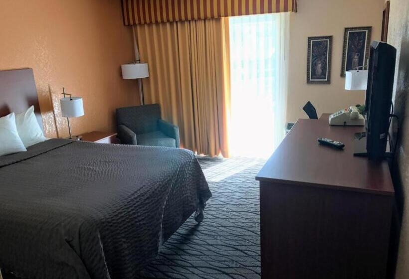 اتاق استاندارد با چشم‌انداز استخر, Surestay Hotel By Best Western Wenatchee