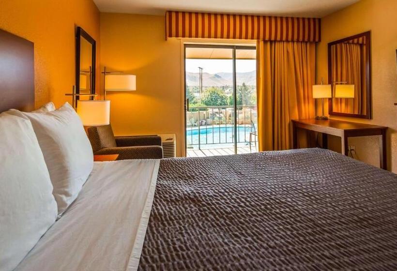 اتاق استاندارد با چشم‌انداز استخر, Surestay Hotel By Best Western Wenatchee