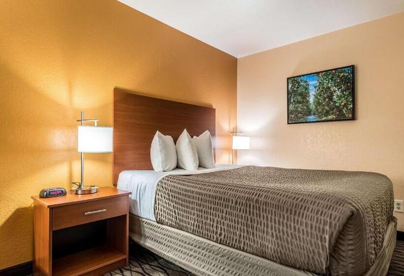 اتاق استاندارد با چشم‌انداز استخر, Surestay Hotel By Best Western Wenatchee
