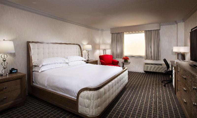 اتاق استاندارد با تخت بزرگ برای معلولان, Best Western Plus Redondo Beach Inn