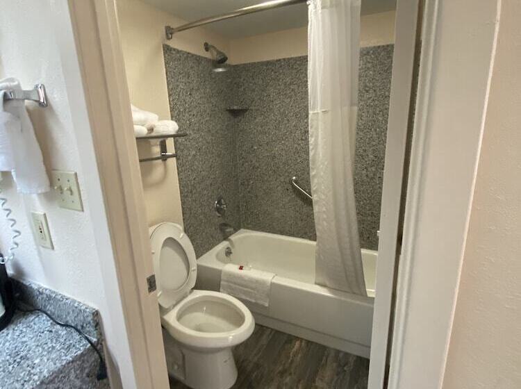 Quarto Standard 2 Camas Casal, Days Inn By Wyndham Pearl/jackson Airport