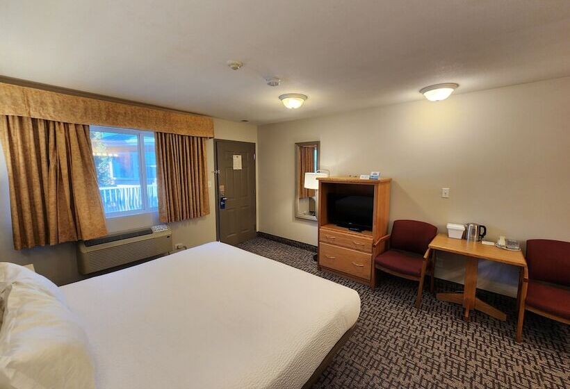 Standard Room Double Bed, Days Inn & Conference Centre By Wyndham Penticton