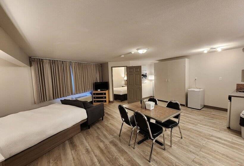 Standard Room, Days Inn & Conference Centre By Wyndham Penticton