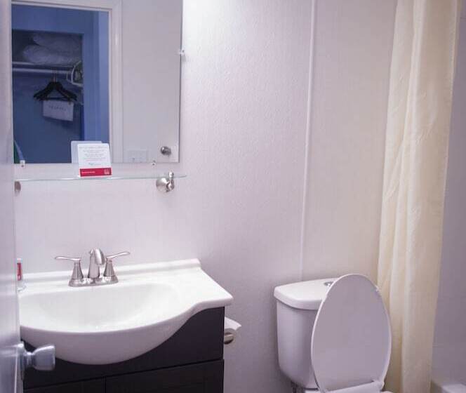 سوییت, Econo Lodge Inn & Suites South