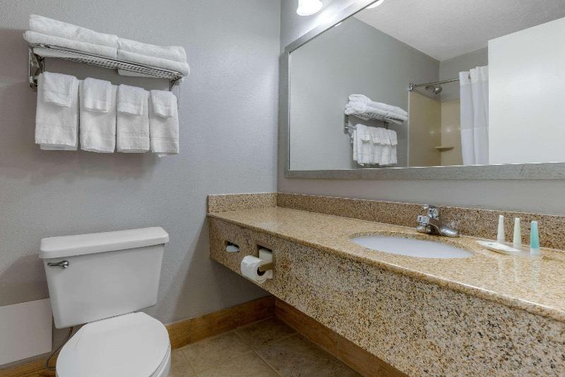 اتاق استاندارد با تخت بزرگ, Quality Inn Carolina Oceanfront