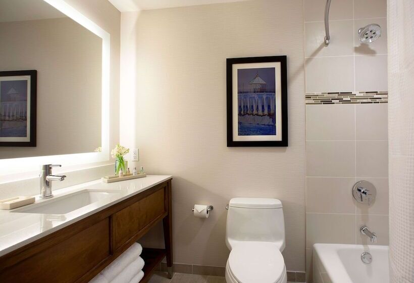 اتاق استاندارد با 2 تخت دوبل, Redondo Beach Hotel, Tapestry Collection By Hilton