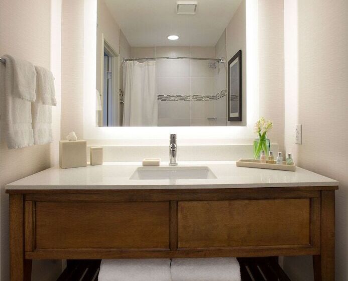اتاق استاندارد با 2 تخت دوبل, Redondo Beach Hotel, Tapestry Collection By Hilton