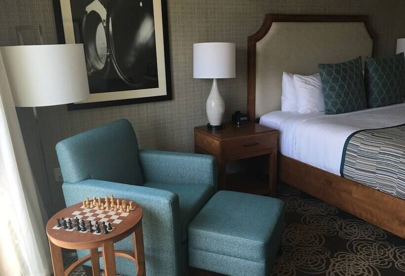 اتاق استاندارد با 2 تخت دوبل, Redondo Beach Hotel, Tapestry Collection By Hilton