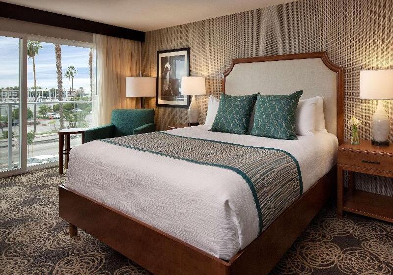 اتاق استاندارد با چشم‌انداز, Redondo Beach Hotel, Tapestry Collection By Hilton