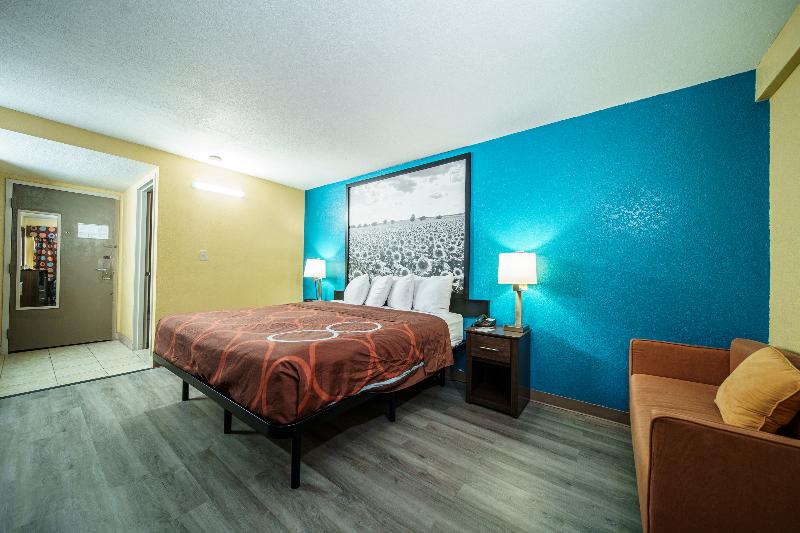 اتاق لوکس با تخت بزرگ, Super 8 By Wyndham Wichita Airport West Kellogg