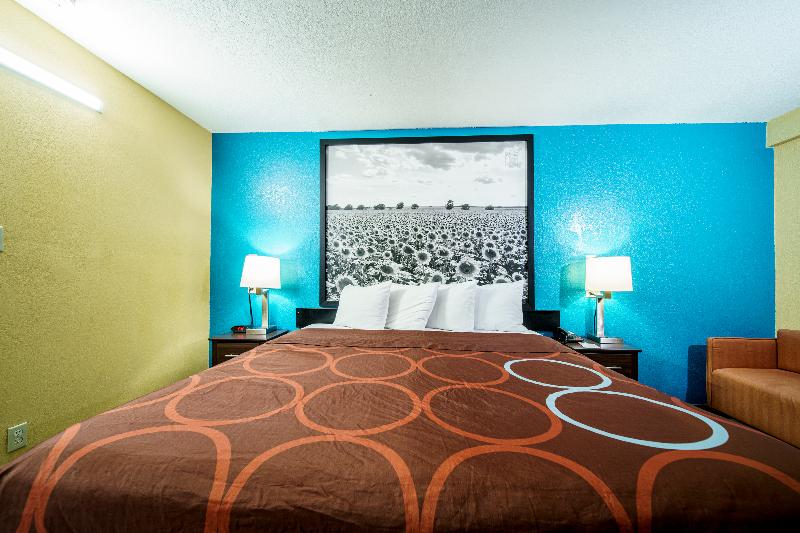 اتاق لوکس با تخت بزرگ, Super 8 By Wyndham Wichita Airport West Kellogg