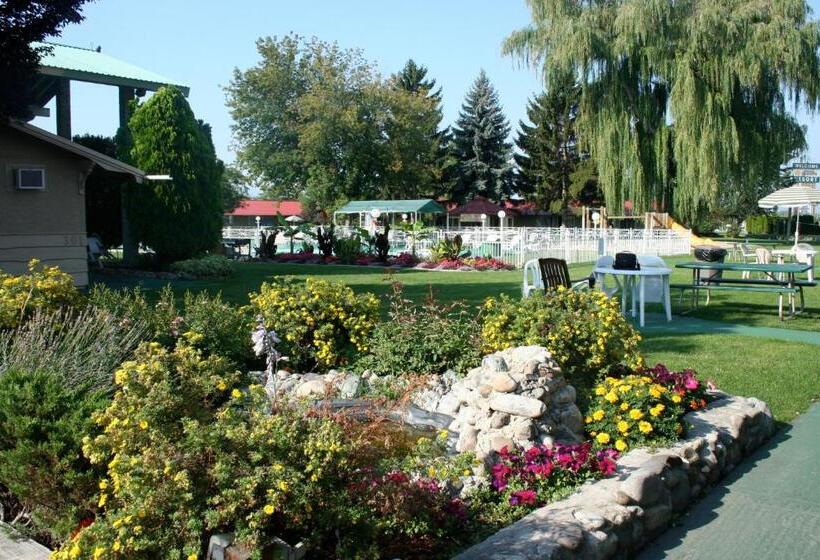 Standard Room, Okanagan Seasons Resort