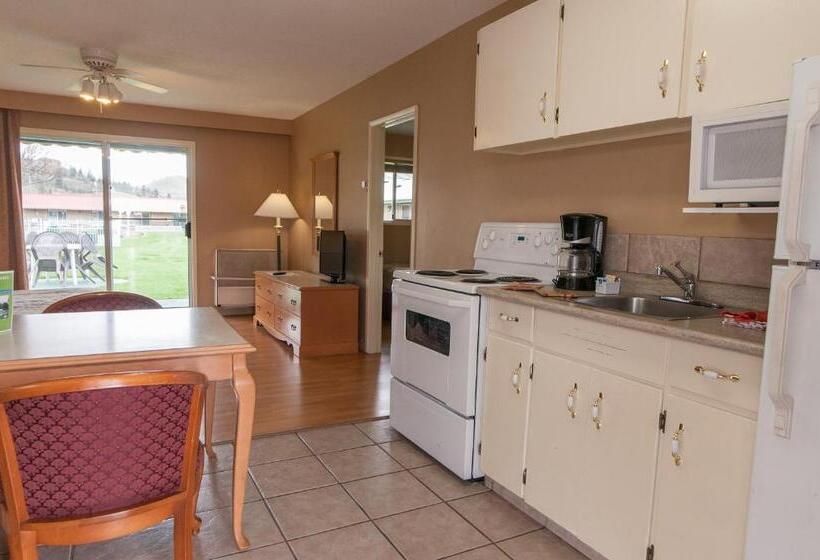 2 Bedroom Suite, Okanagan Seasons Resort