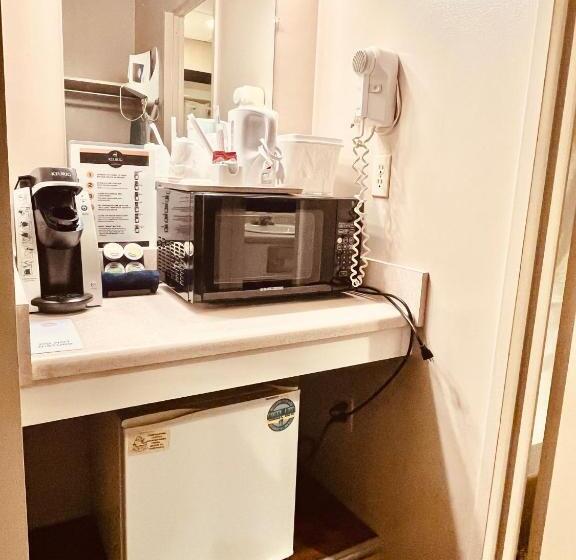 اتاق لوکس, Royal Hotel Lloydminster
