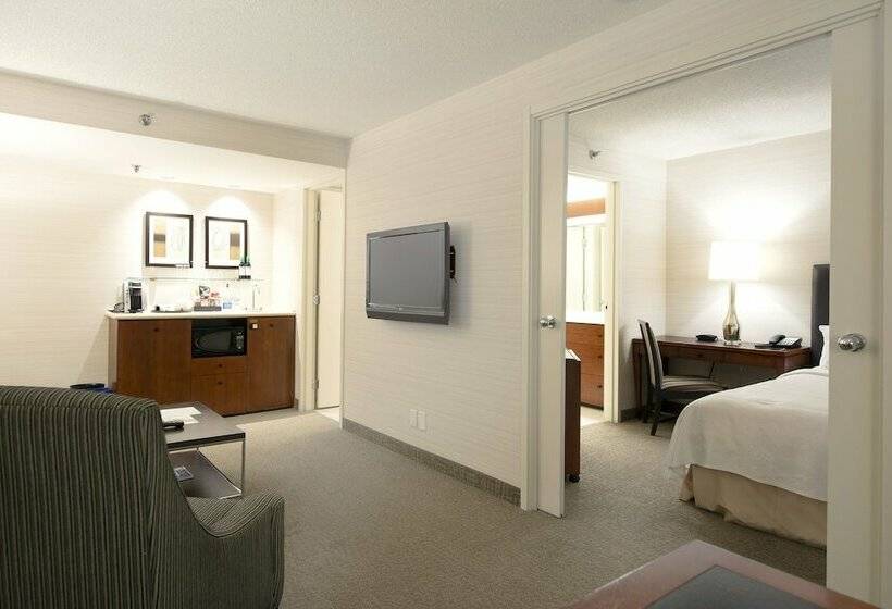 سوییت لوکس, Cambridge Suites Toronto