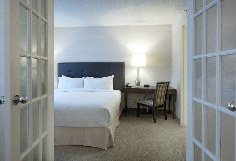 سوییت لوکس, Cambridge Suites Toronto