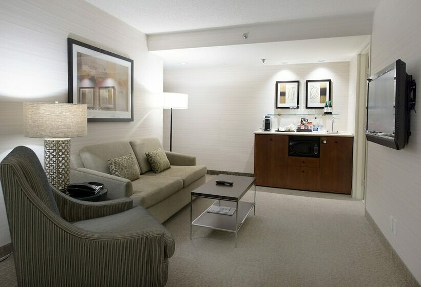 Deluxe Suite, Cambridge Suites Toronto