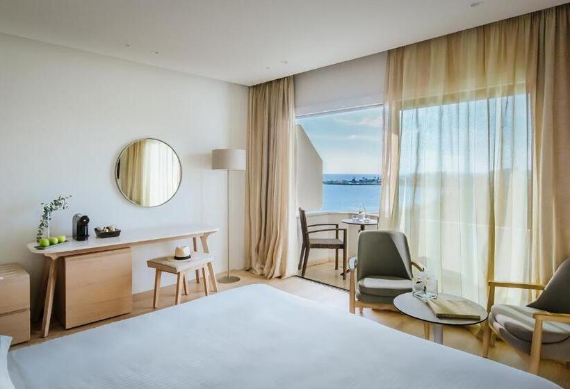 اتاق اساندارد با چشم‌انداز جانبی به دریا, Alion Beach