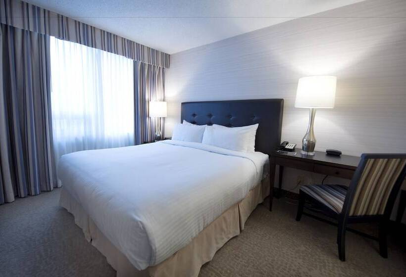 Suit Deluxe, Cambridge Suites Toronto