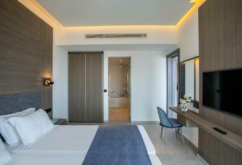 Президентский Люкс, Cavo Maris Beach