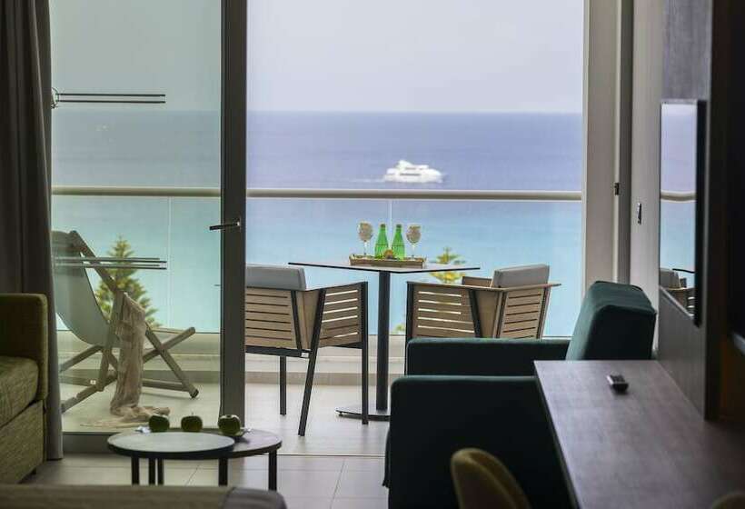 Suite Familiar, Cavo Maris Beach