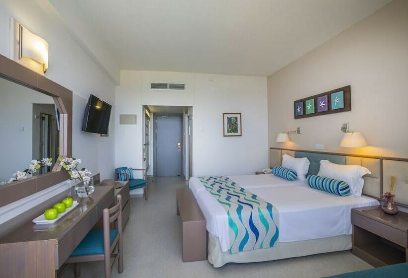 Standard Triple Room, Cavo Maris Beach