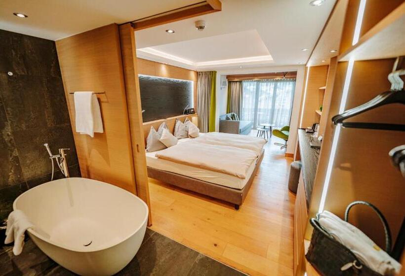 اتاق لوکس با چشم‌انداز, Eden Wellness