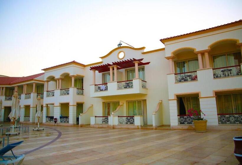 اتاق استاندارد سه تخته با چشمانداز استخر, Marina Sharm