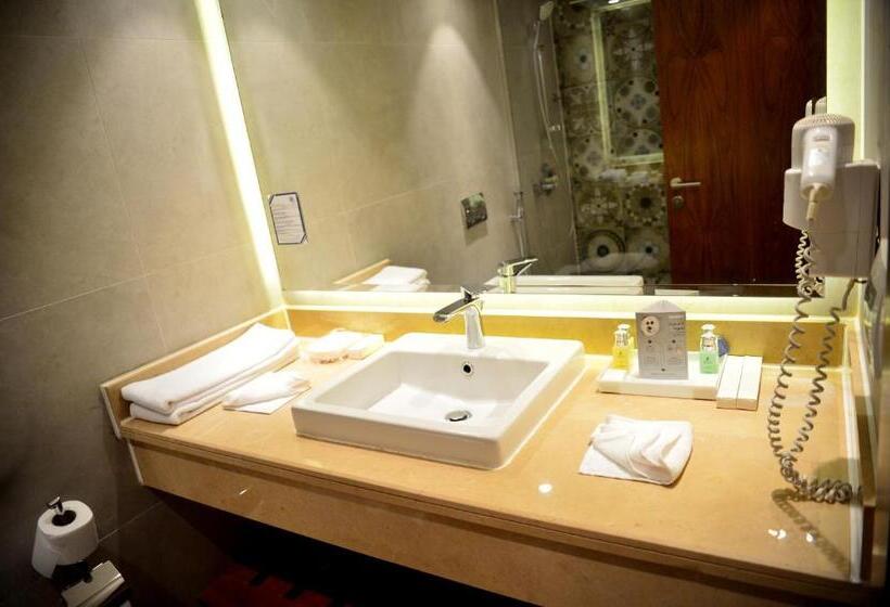 اتاق استاندارد سه تخته با چشمانداز استخر, Marina Sharm