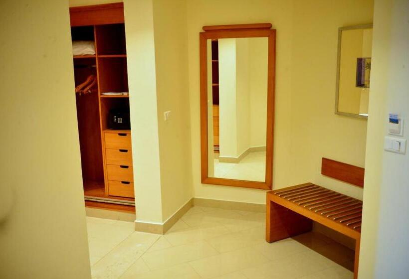 اتاق یک تخته با چشمانداز استخر, Marina Sharm