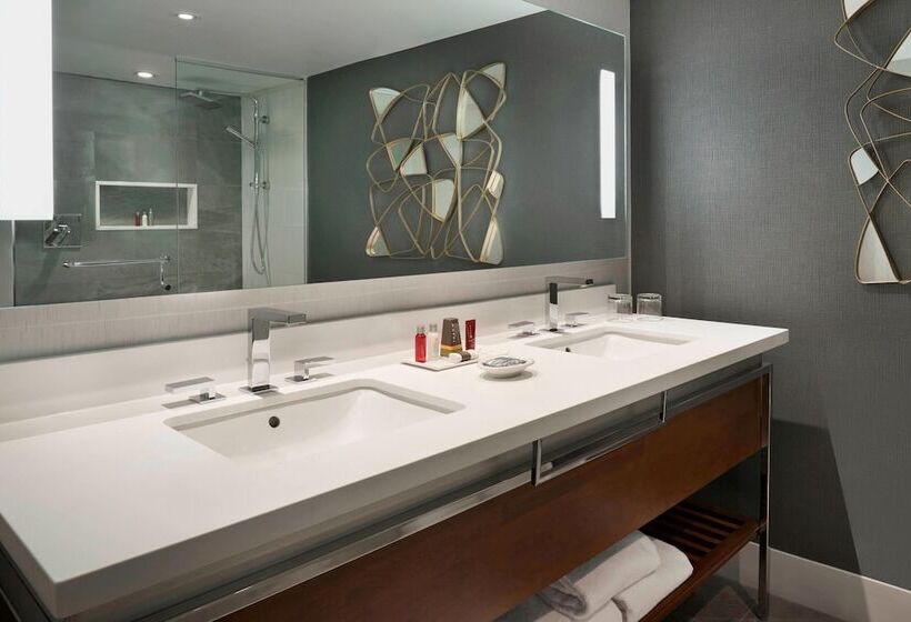 اتاق استاندارد با 2 تخت دوبل, Toronto Marriott City Centre