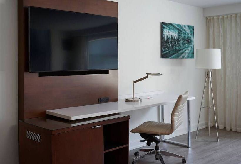 اتاق استاندارد با 2 تخت دوبل, Toronto Marriott City Centre