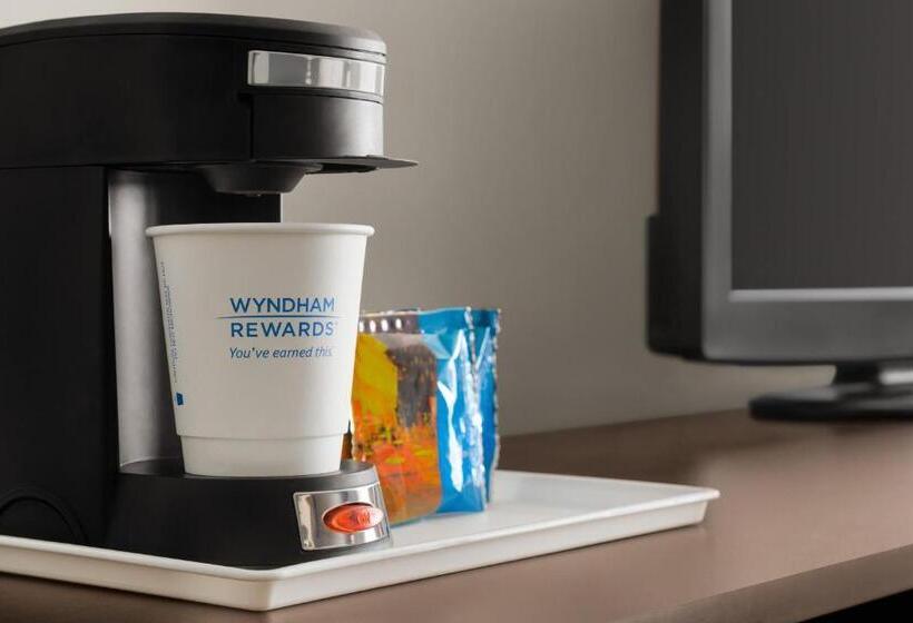 استودیوی استاندارد, Travelodge By Wyndham Timmins