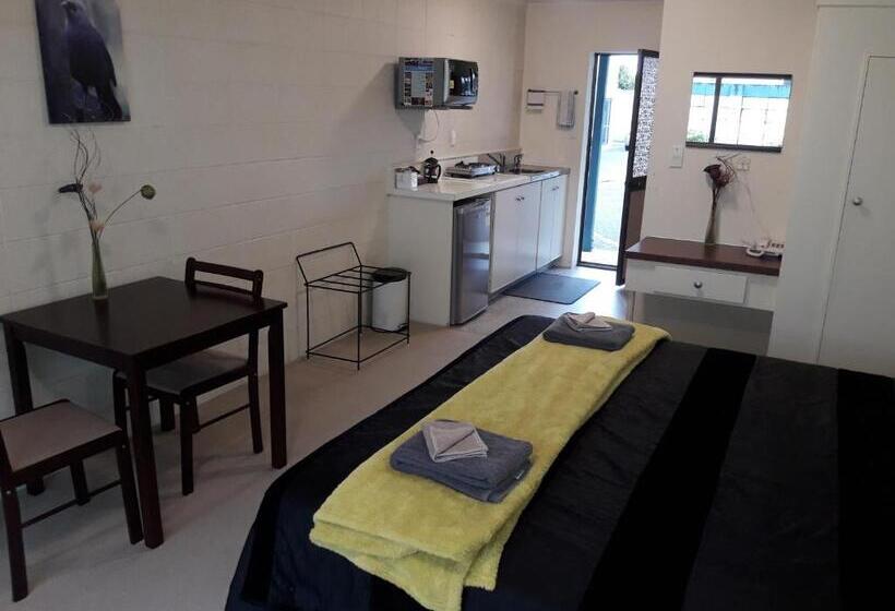 استودیوی سوپریور, Motel Sierra