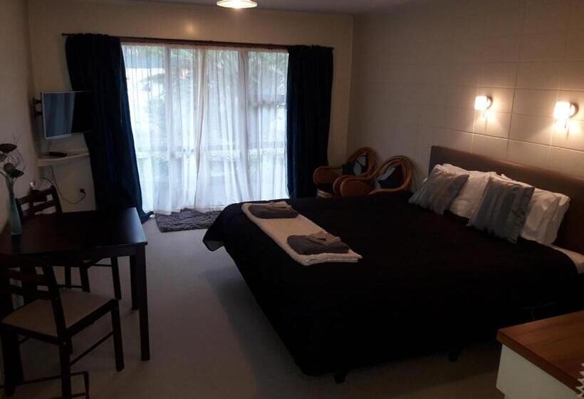 استودیوی سوپریور, Motel Sierra