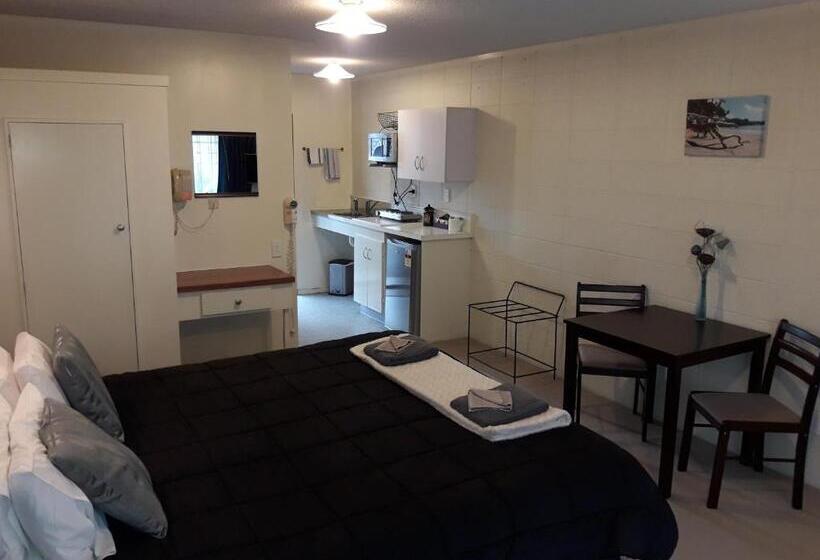 استودیوی سوپریور, Motel Sierra