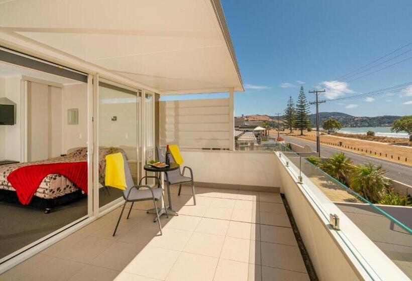 سوئیت اجرایی با چشم‌انداز دریا, The Oceanside Motel
