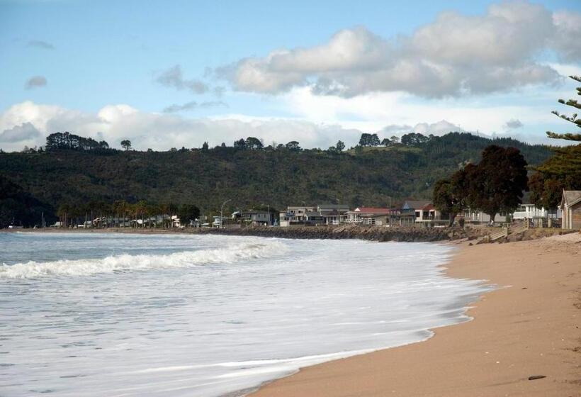 سوییت با چشم‌انداز دریا, The Oceanside Motel