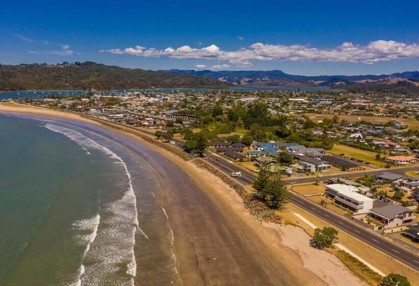 سوییت با چشم‌انداز دریا, The Oceanside Motel