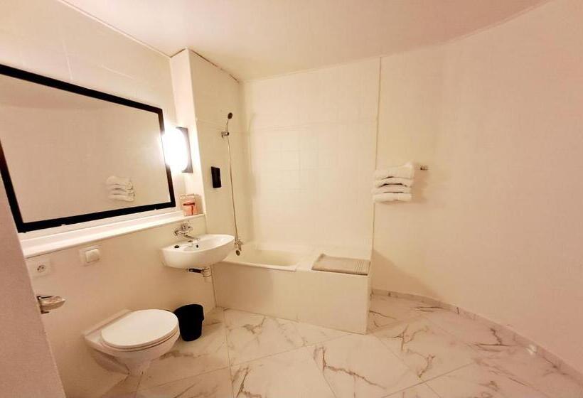 اتاق استاندارد, Crystal Hotel Saint Denis Basilique