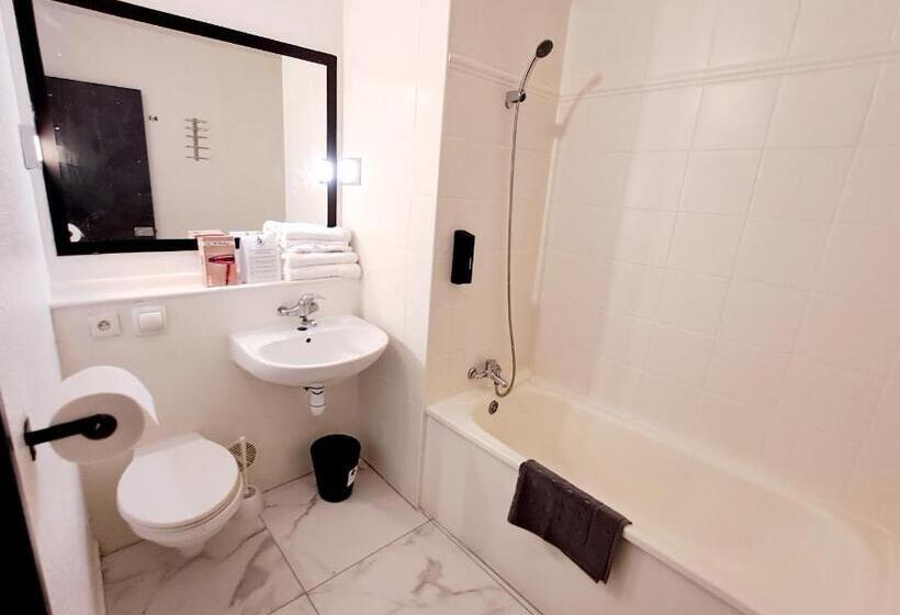 اتاق استاندارد, Crystal Hotel Saint Denis Basilique