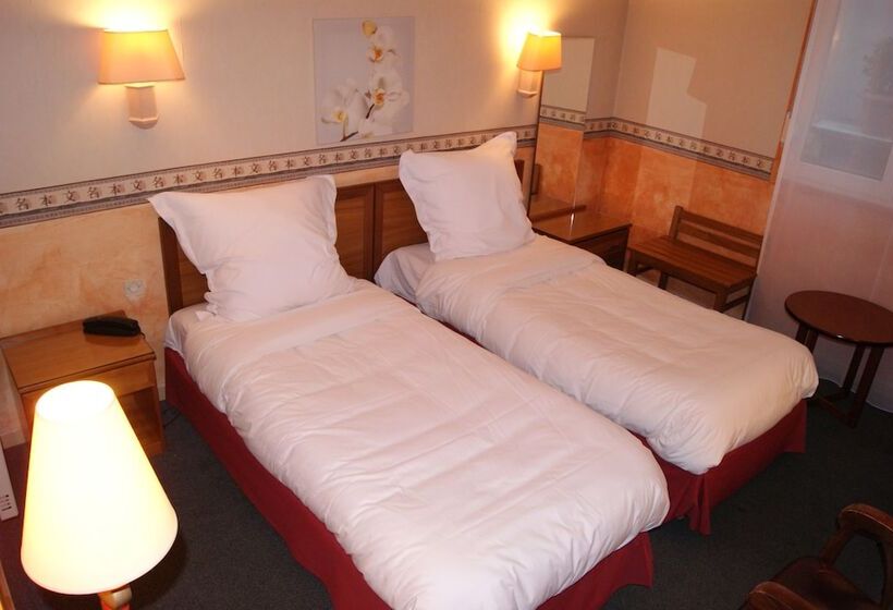 Standard Quadruple Room, 1er Consul Rouen