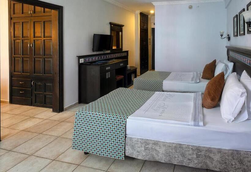 اتاق خانوادگی, Big Blue Sky Hotel   All Inclusive
