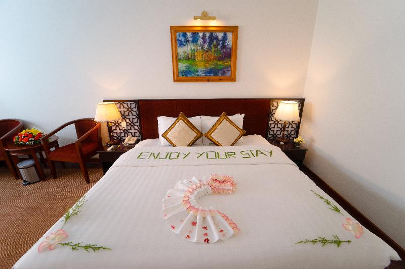سوئیت با چشم‌انداز رودخانه, Century Riverside Hotel Hue