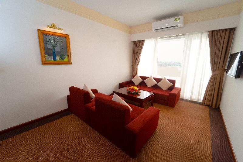 سوئیت با چشم‌انداز رودخانه, Century Riverside Hotel Hue